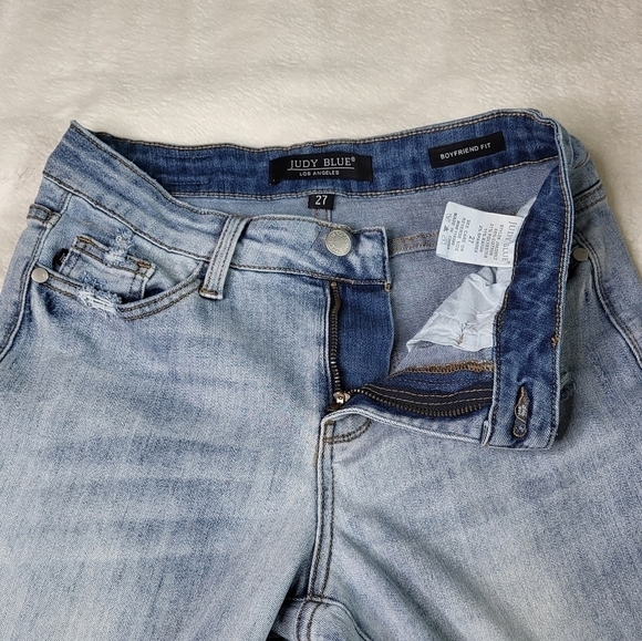 Judy Blue Boyfriend Fit Jeans. Size 27 Waist. Light Blue Distressed Denim - Picture 7 of 10